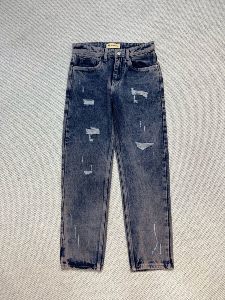 Distressed jeans mom fit